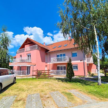 Ildiko Apartmanhaz Zamárdi Exterior foto